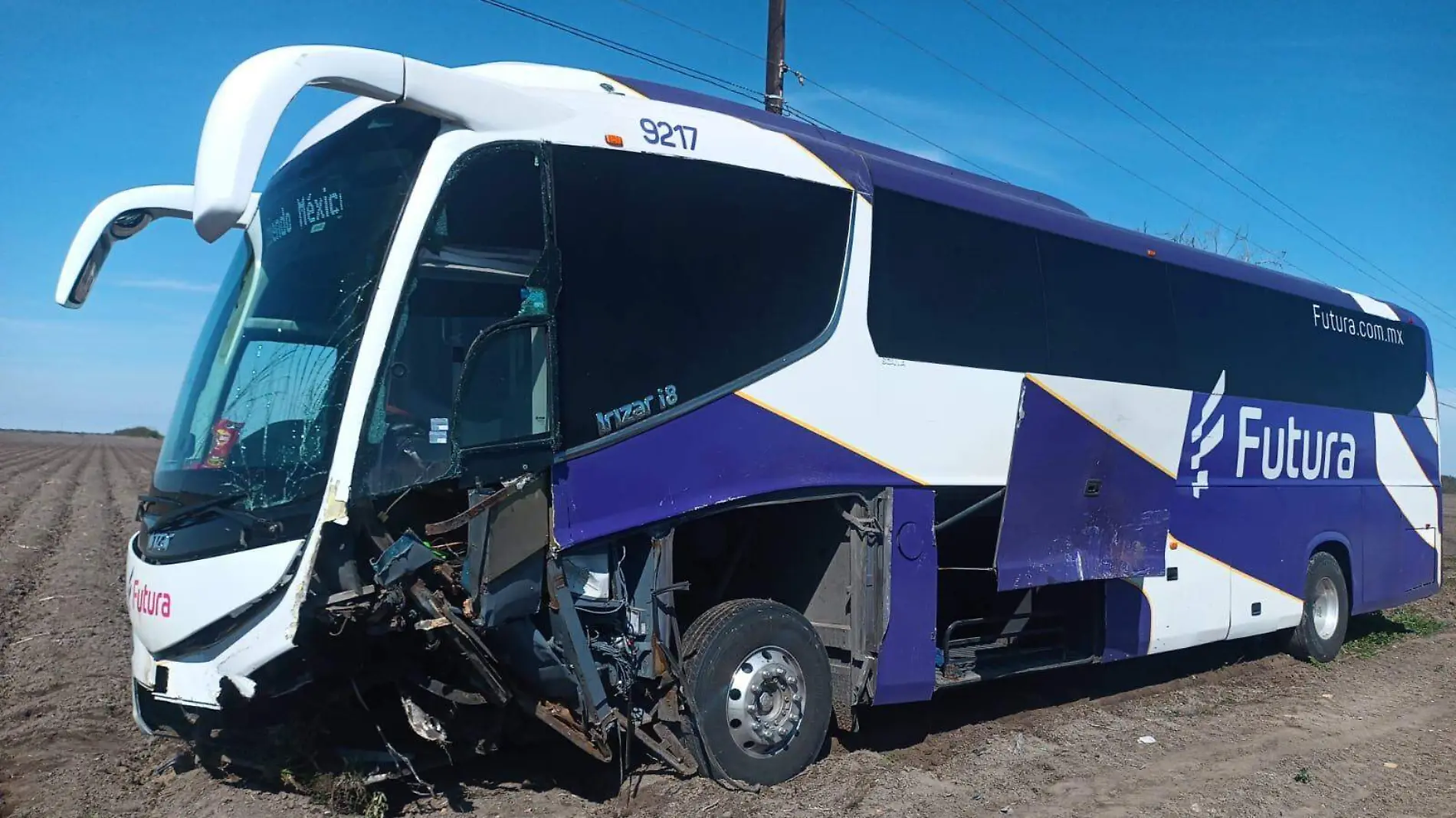 Choque entre autobús de la línea Futura y auto deja un muerto en la carretera Victoria-Matamoros SSPT (2)